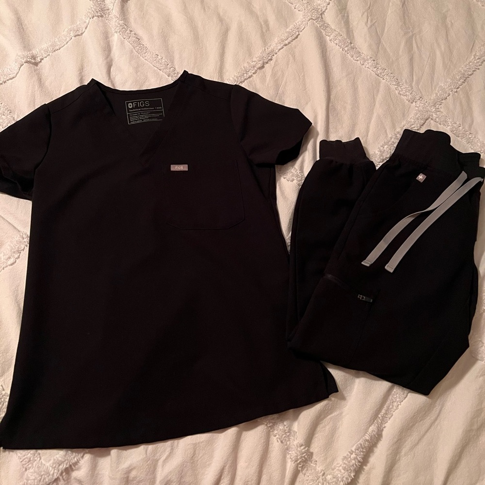 Black FIGS set